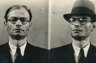 Φωτογραφία του Νίκου Πλουμπίδη που τράβηξε η Ασφάλεια σε σύλληψή του τη δεκαετία του ‘30